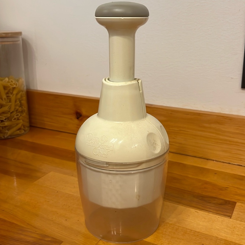 The Pampered Chef Food Chopper